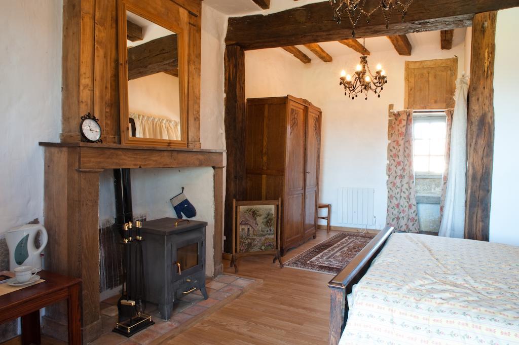 L'Ancien Presbytere Chambres D'Hote Ou Gite Le Dorat Kamer foto